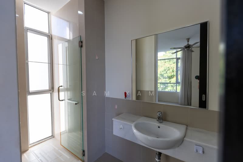 Kondominium untuk Disewa di Millennium Tower - Sam Kam - Bathroom - PropertyGuru.com.my