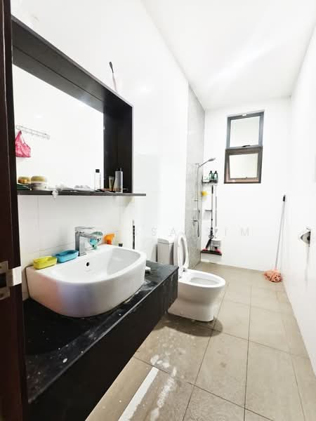 Rumah Teres 2 Tingkat untuk Dijual di Taman Molek (Johor Bahru) - Larissa Sim - Bathroom - PropertyGuru.com.my