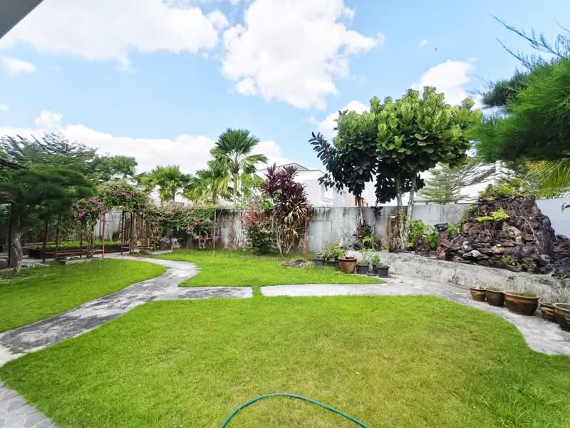 Rumah Teres 2 Tingkat untuk Dijual di Taman Molek (Johor Bahru) - Larissa Sim - Garden - PropertyGuru.com.my