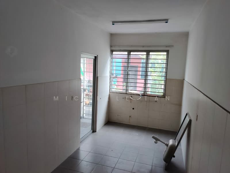 2-storey Terraced House for Sale in Taman Putra Prima (Puchong) - Michelle Tan - Kitchen - PropertyGuru.com.my
