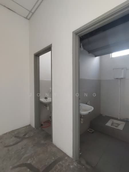 Kedai untuk Disewa di Johor Bahru (Johor) - Jony Jong - Bathroom - PropertyGuru.com.my