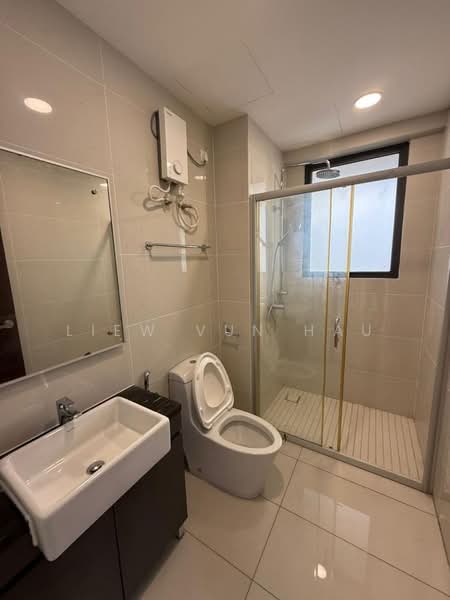 Kondominium untuk Disewa di Kings Bay @ Country Garden Danga Bay - Liew Vun Hau - Bathroom - PropertyGuru.com.my