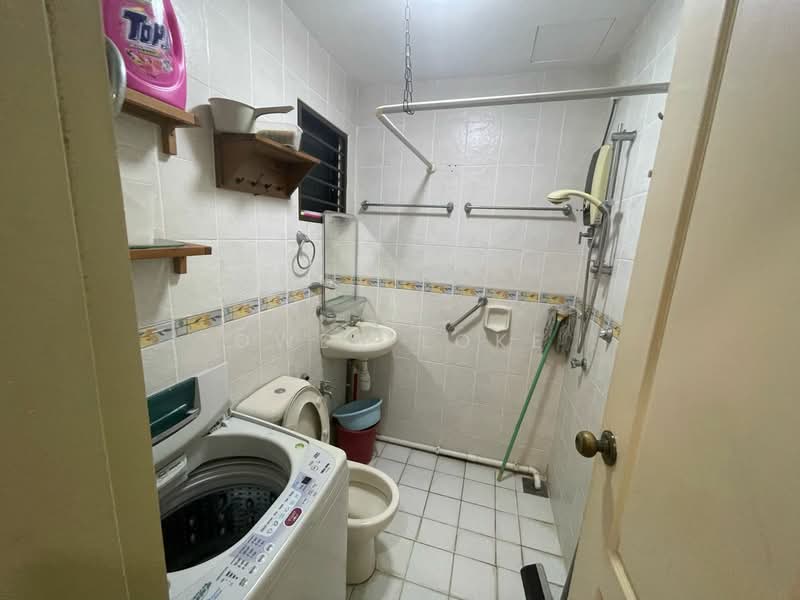 Kondominium untuk Disewa di Pelangi Utama - Owen Loke - Bathroom - PropertyGuru.com.my