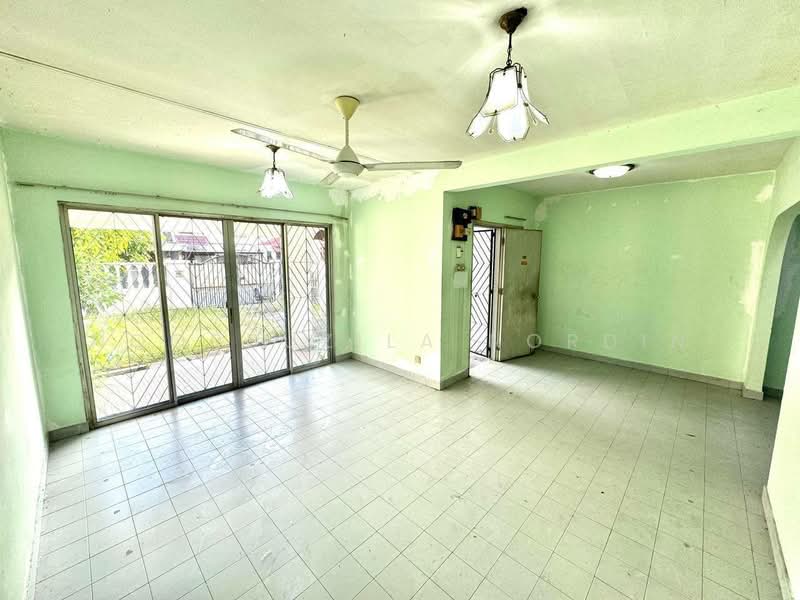 Rumah Teres 2 Tingkat untuk Dijual di Petaling Jaya (Selangor) - Noorsuzila Nordin - Living Room - PropertyGuru.com.my