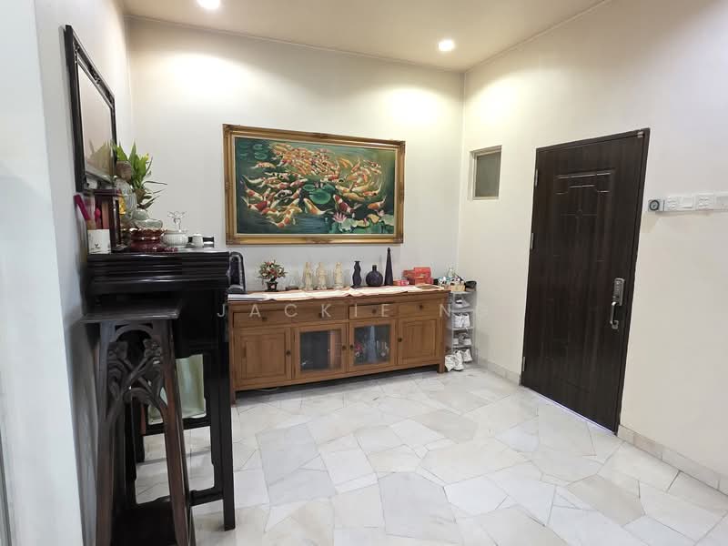 Rumah Teres 2 Tingkat untuk Dijual di Ara Damansara (Petaling Jaya) - Jackie Ng - Entrance - PropertyGuru.com.my