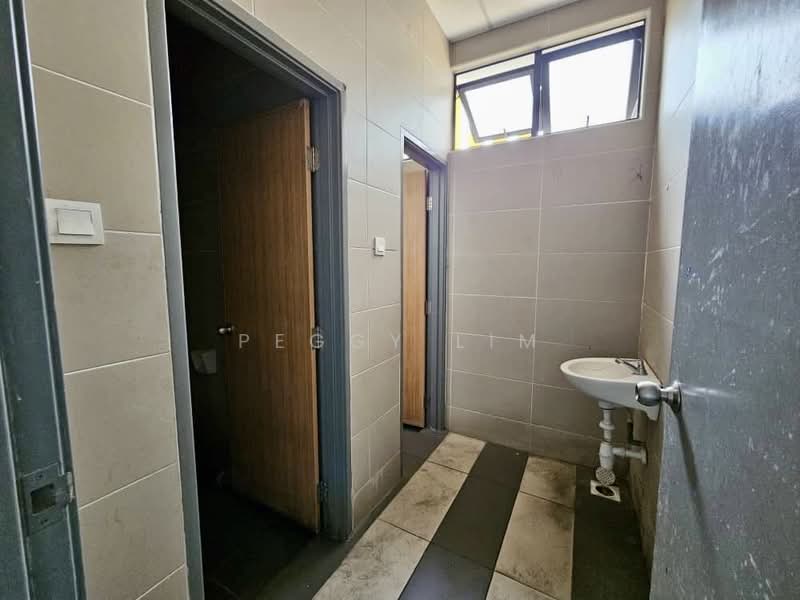 Factory for Rent in Gelang Patah (Johor) - Peggy Lim - Bathroom - PropertyGuru.com.my