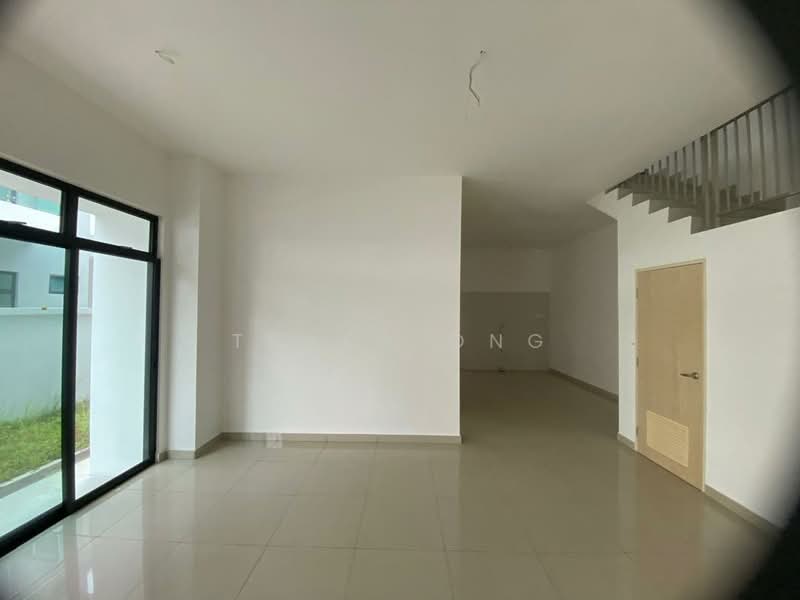 Cluster House for Sale in Taman Mount Austin (Tebrau) - Tracy Ong - Living Room - PropertyGuru.com.my