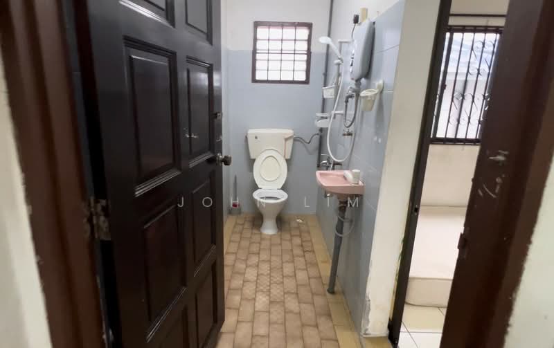 2-storey Terraced House for Rent in Taman Johor Jaya (Johor Bahru) - John Lim - Bathroom - PropertyGuru.com.my