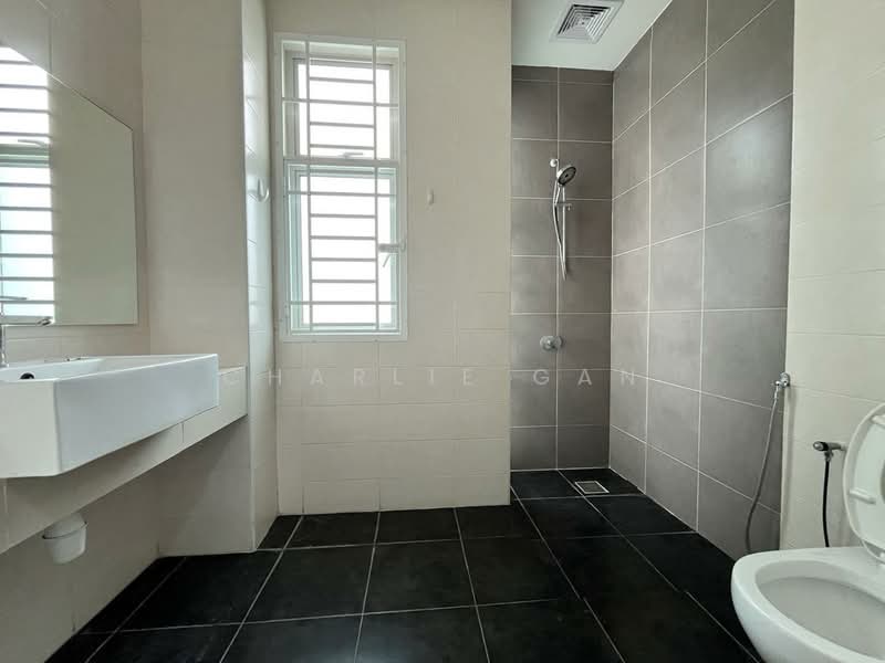 2-storey Terraced House for Sale in Bandar Saujana Putra (Tanjong Duabelas) - Charlie Gan - Bathroom - PropertyGuru.com.my