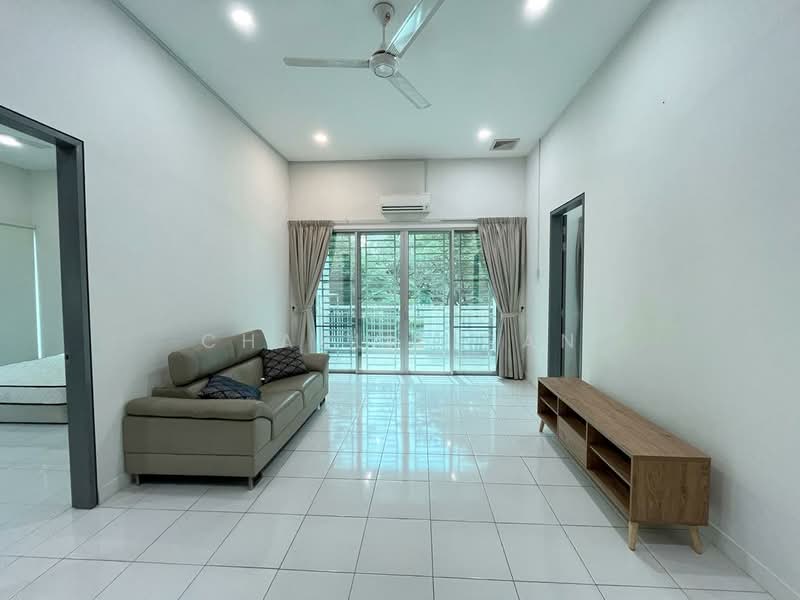 2-storey Terraced House for Sale in Bandar Saujana Putra (Tanjong Duabelas) - Charlie Gan - Living Room - PropertyGuru.com.my