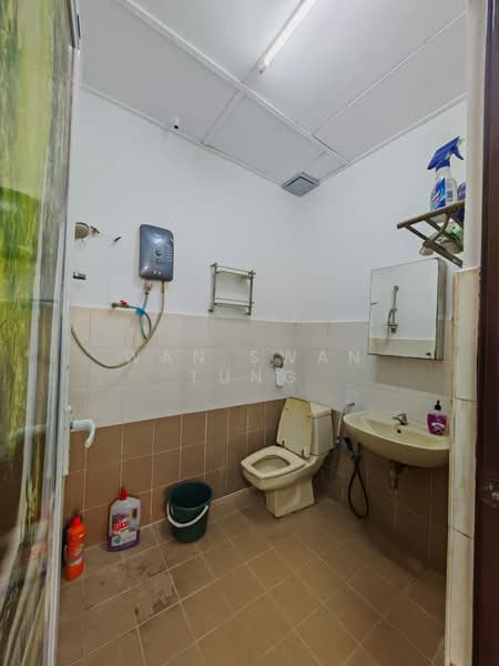 Rumah Teres 1 Tingkat untuk Dijual di Taman Bukit Permai (Ampang) - Vera Tung - Bathroom - PropertyGuru.com.my