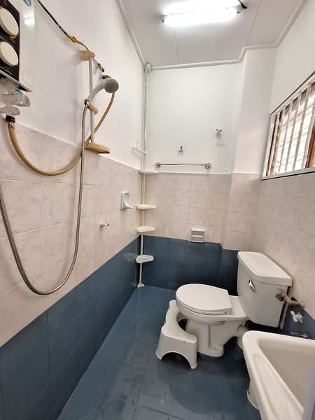 Rumah Teres 2 Tingkat untuk Dijual di Taman Bukit Serdang (Seri Kembangan) - Ian Fan - Bathroom - PropertyGuru.com.my