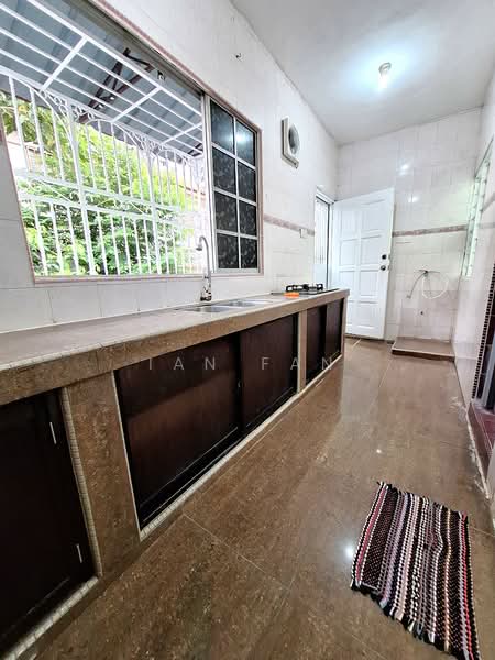 Rumah Teres 2 Tingkat untuk Dijual di Taman Bukit Serdang (Seri Kembangan) - Ian Fan - Kitchen - PropertyGuru.com.my