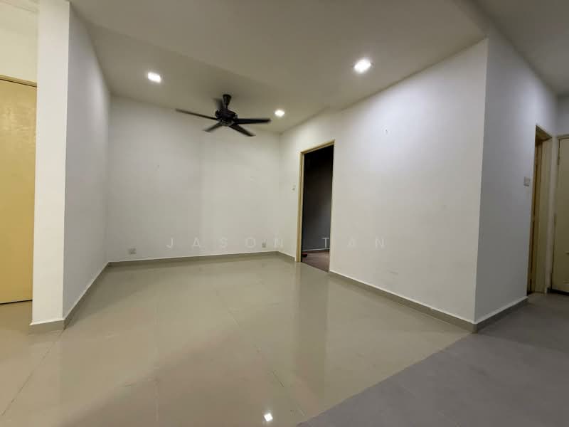 2-storey Terraced House for Sale in TAMAN PUCHONG UTAMA (Puchong) - Jason Tan - Living Room - PropertyGuru.com.my