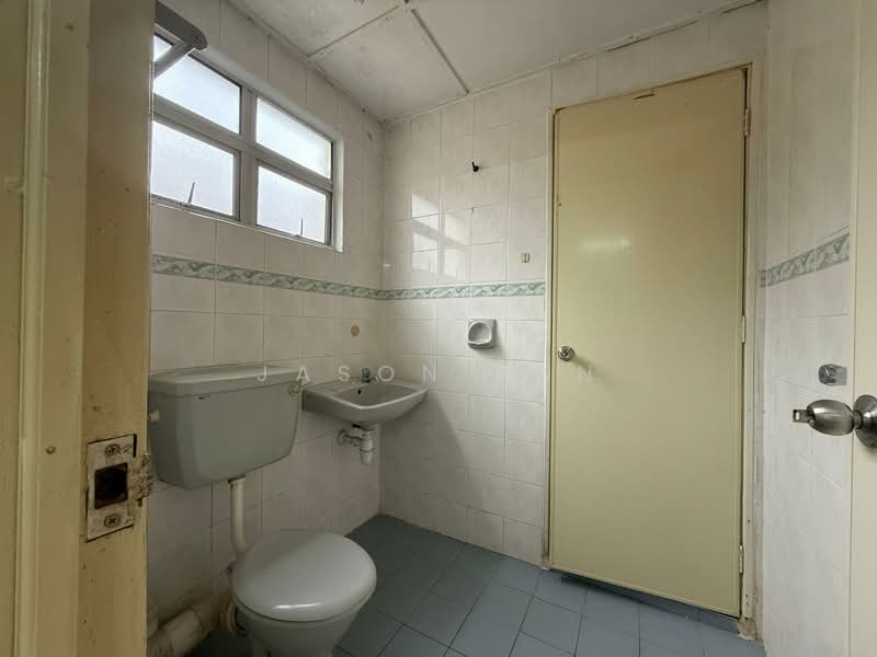 2-storey Terraced House for Sale in TAMAN PUCHONG UTAMA (Puchong) - Jason Tan - Bathroom - PropertyGuru.com.my