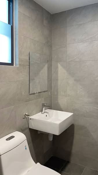 Service Residence for Rent at SUNSURIA FORUM SERVICED APARTMENT - Kim Ling - Master Bathroom - PropertyGuru.com.my