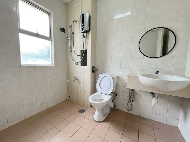 Rumah Bandar untuk Dijual di Kota Kemuning (Shah Alam) - Charlie Gan - Bathroom - PropertyGuru.com.my