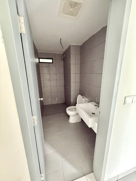 Servis Apartment untuk Dijual di E'Island Lake Haven - Alif Saad - Bathroom - PropertyGuru.com.my