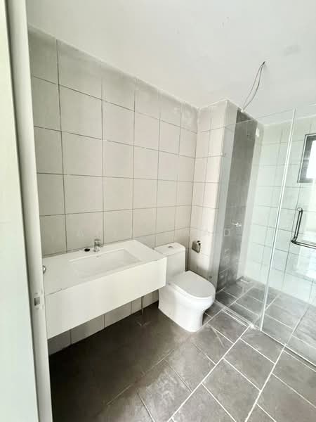 Servis Apartment untuk Dijual di E'Island Lake Haven - Alif Saad - Bathroom - PropertyGuru.com.my