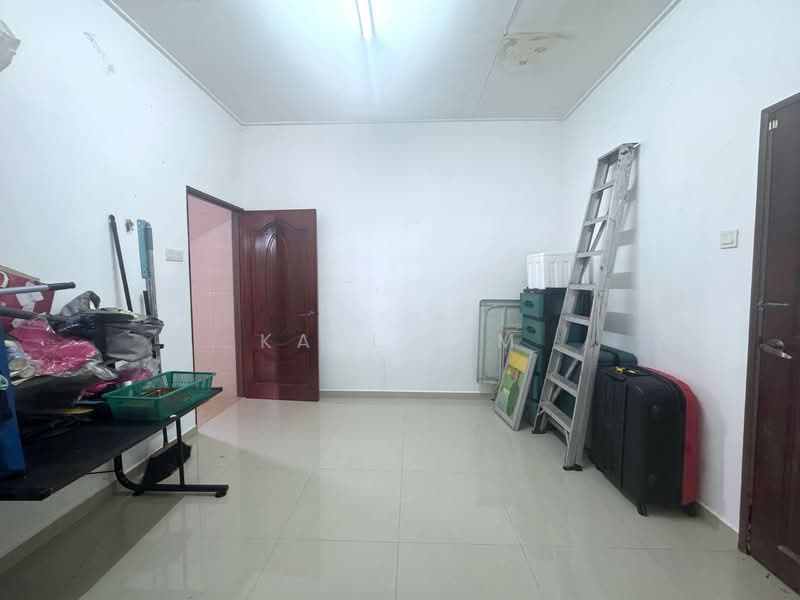 1.5-storey Terraced House for Sale in Bandar Putra (Kulai) - Karl Lim - Interior - PropertyGuru.com.my