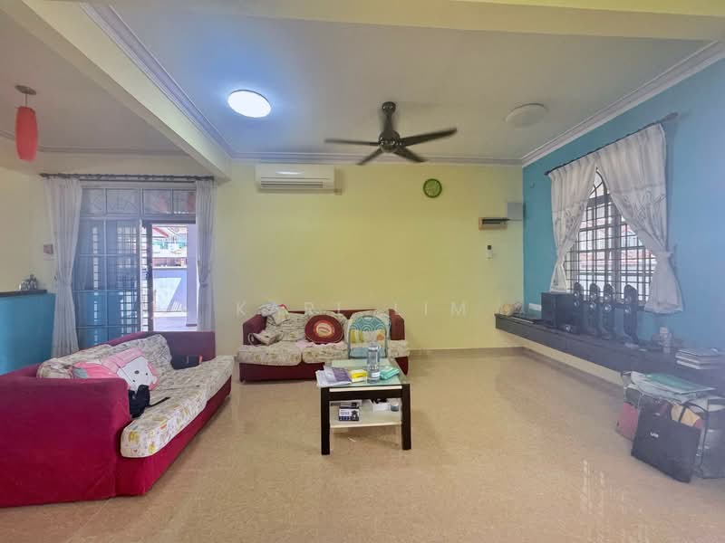 1.5-storey Terraced House for Sale in Bandar Putra (Kulai) - Karl Lim - Living Room - PropertyGuru.com.my