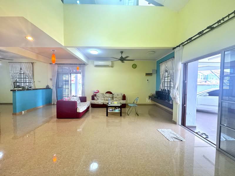 1.5-storey Terraced House for Sale in Bandar Putra (Kulai) - Karl Lim - Living Room - PropertyGuru.com.my