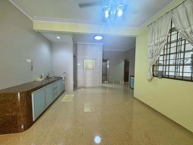 1.5-storey Terraced House for Sale in Bandar Putra (Kulai) - Karl Lim - Kitchen - PropertyGuru.com.my
