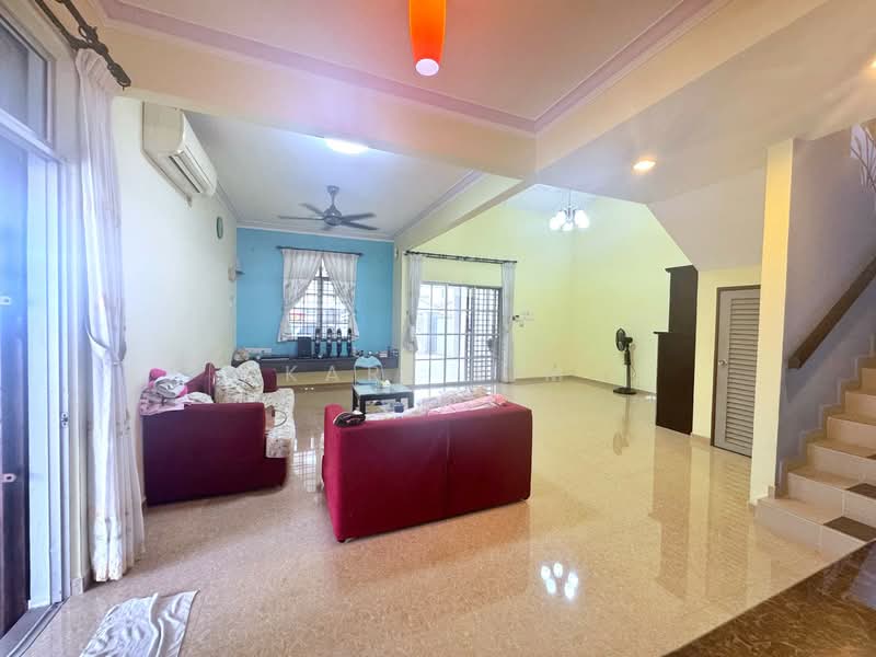 1.5-storey Terraced House for Sale in Bandar Putra (Kulai) - Karl Lim - Living Room - PropertyGuru.com.my