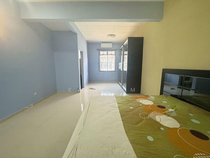 1.5-storey Terraced House for Sale in Bandar Putra (Kulai) - Karl Lim - Bedroom - PropertyGuru.com.my
