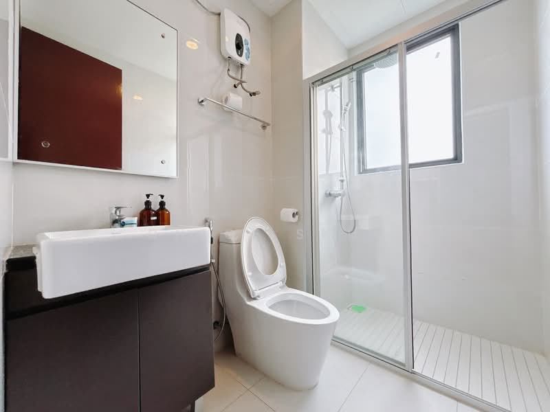 Condominium for Rent at Royal Strand @ Country Garden Danga Bay - Chloe Shum - Bathroom - PropertyGuru.com.my