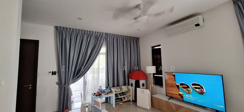 2-storey Terraced House for Rent in Setia Safiro (Cyberjaya) - Zilla Ahmad - Living Room - PropertyGuru.com.my