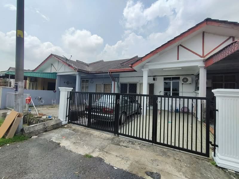 1-storey Terraced House for Sale in (Bukit Sentosa 2) Seksyen Bs2 (Serendah) - Mohd Nazri Roslan - Exterior - PropertyGuru.com.my
