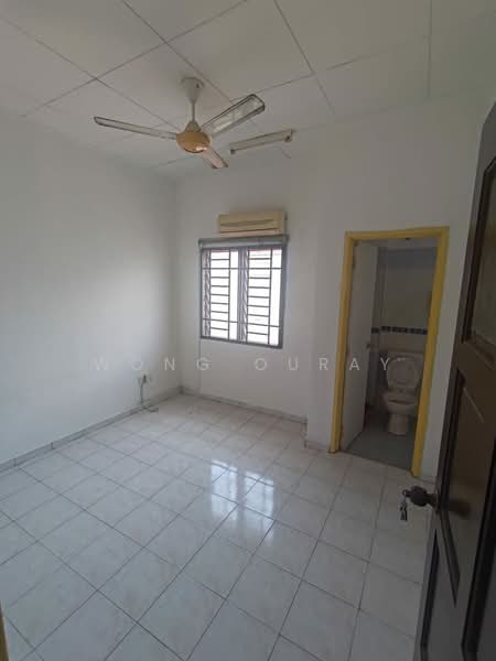 Rumah Teres 2 Tingkat untuk Dijual di Mutiara Rini (Skudai) - Wong Ouray - Bathroom - PropertyGuru.com.my