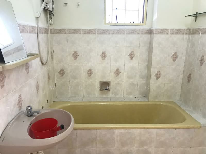 Kondominium untuk Dijual di Subang Ville Aman Luxury Condominiums - Wind Cheang - Bathroom - PropertyGuru.com.my