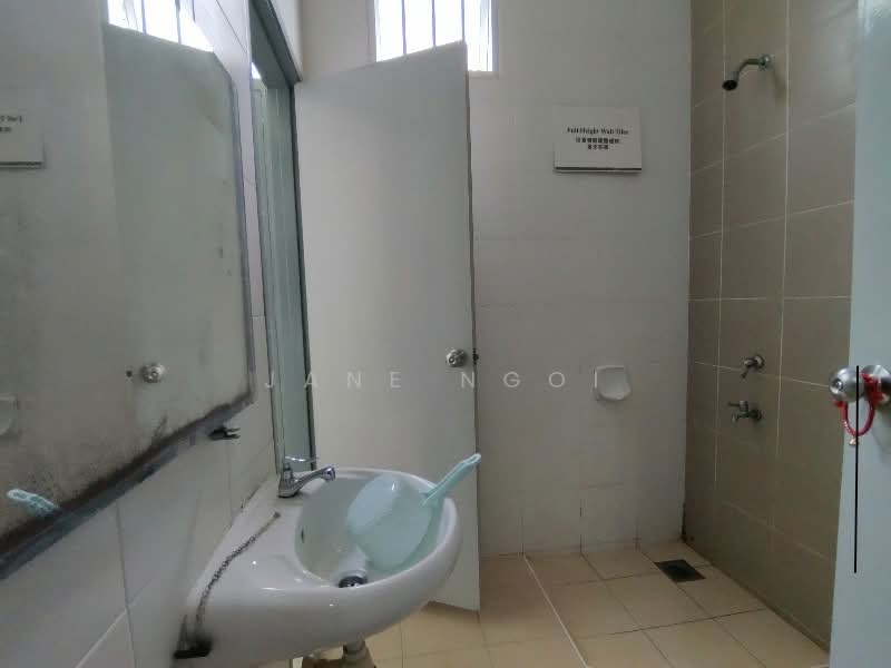 Rumah Teres 2 Tingkat untuk Dijual di Taman Seri Austin (Tebrau) - Jane Ngoi - Bathroom - PropertyGuru.com.my