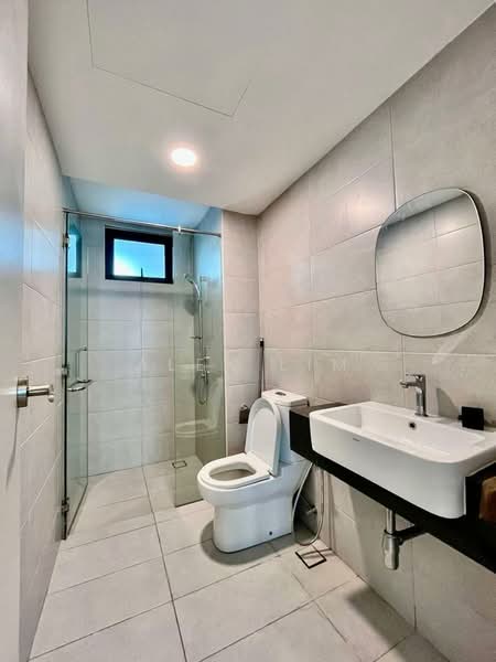 Kondominium untuk Disewa di Waterside Residence - Alex Lim - Bathroom - PropertyGuru.com.my