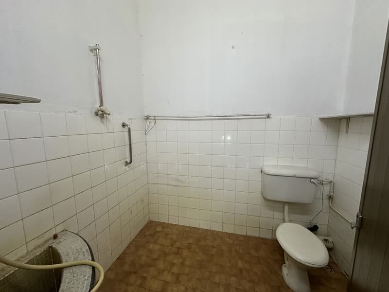 Rumah Teres 2 Tingkat untuk Dijual di Gelugor (Penang) - Karen Chew - Bathroom - PropertyGuru.com.my