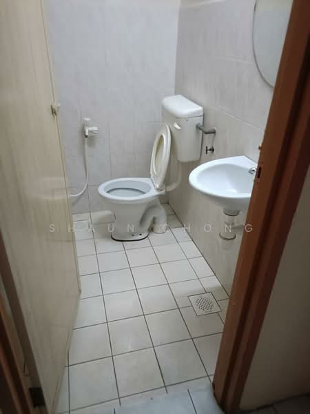 Pangsapuri untuk Disewa di Sri Ria Apartments - Shaun Chong - Bathroom - PropertyGuru.com.my