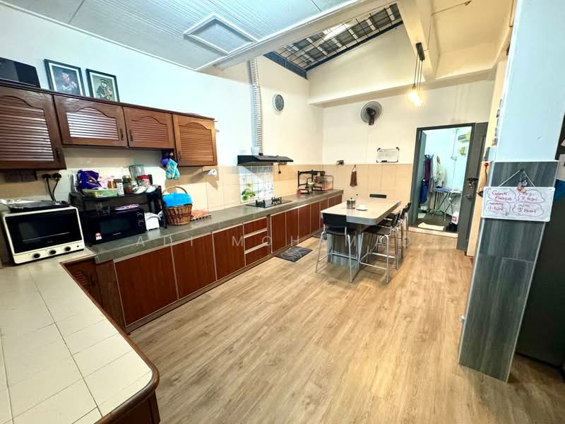 Semi-Detached House for Sale in Bukit Antarabangsa (Ulu Kelang) - Adi Mohamad - Kitchen - PropertyGuru.com.my