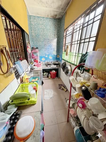 Rumah Teres 2 Tingkat untuk Dijual di Taman Mawar (Pasir Gudang) - Bess Wong - Kitchen - PropertyGuru.com.my