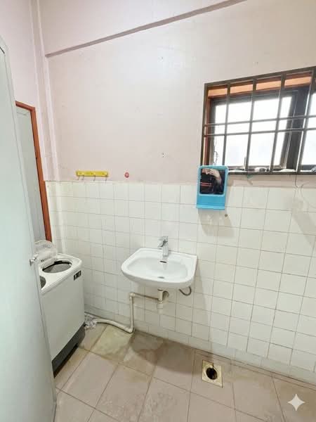 Rumah Teres 2 Tingkat untuk Dijual di Taman Mawar (Pasir Gudang) - Bess Wong - Bathroom - PropertyGuru.com.my