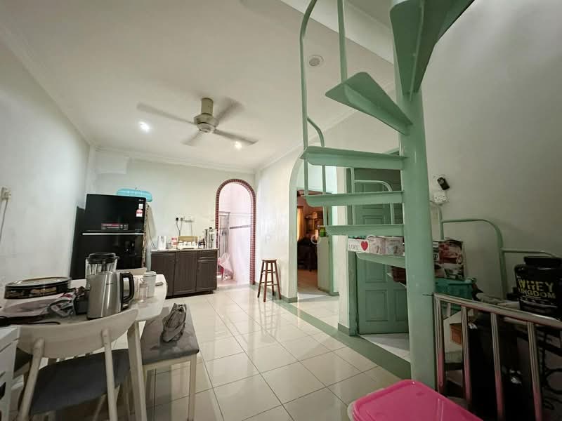 2-storey Terraced House for Sale in Ayer Keroh (Melaka) - Tim Piong - Living Room - PropertyGuru.com.my
