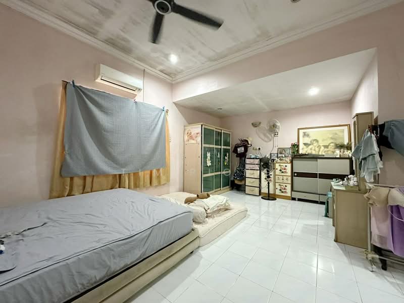 2-storey Terraced House for Sale in Ayer Keroh (Melaka) - Tim Piong - Bedroom - PropertyGuru.com.my