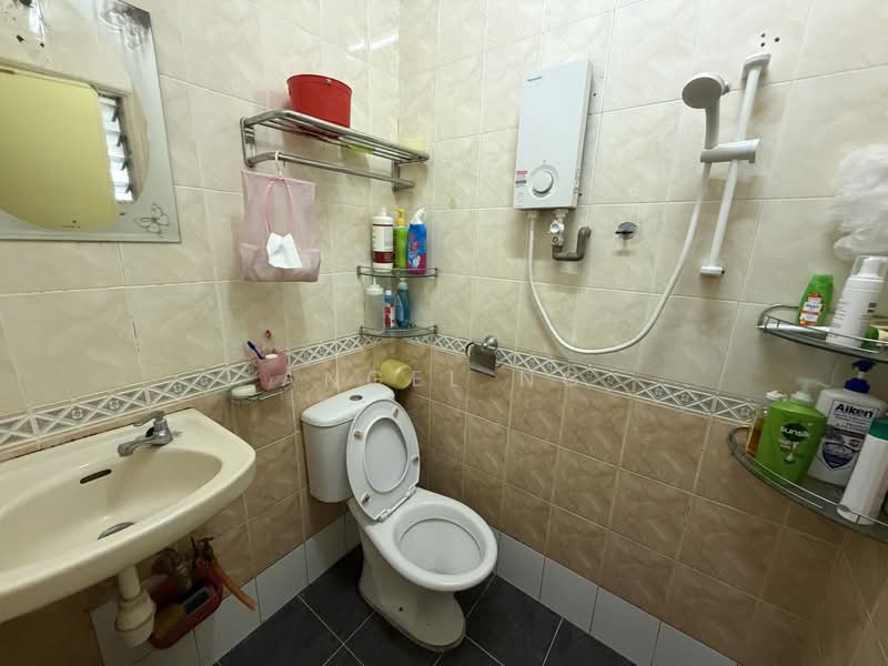 2-storey Terraced House for Sale in Taman Overseas Union (Taman Oug) (Jalan Klang Lama (Old Klang Road)) - Angel Ng - Bathroom - PropertyGuru.com.my