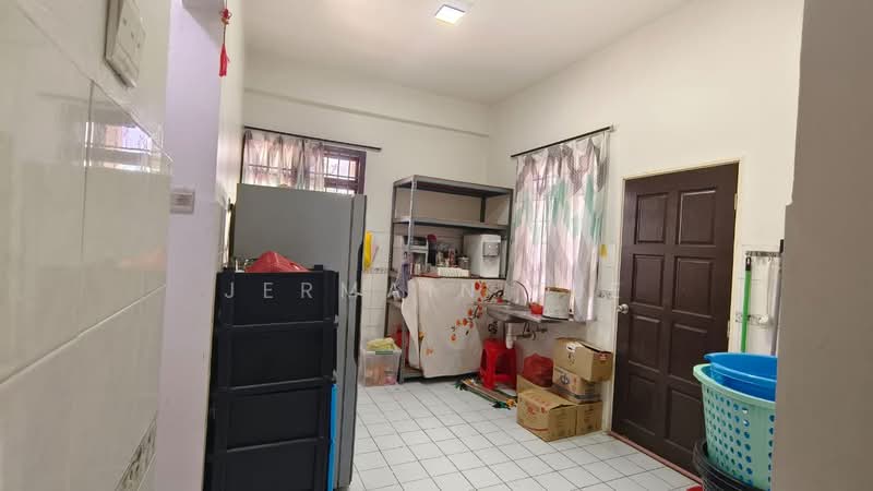 Rumah Teres 2 Tingkat untuk Dijual di Bandar Seri Alam (Masai) - Jermain Tee - Kitchen - PropertyGuru.com.my