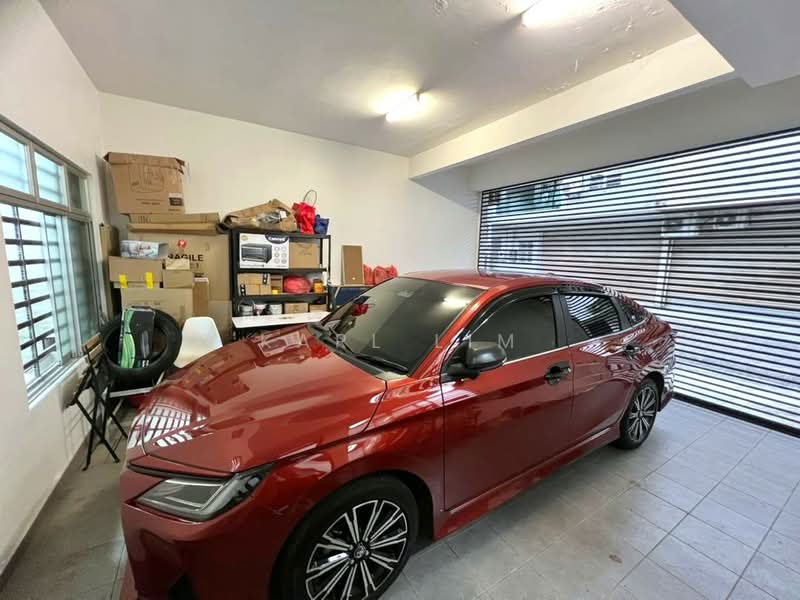 Rumah Teres 2 Tingkat untuk Dijual di Setia Tropika (Johor Bahru) - Karl Lim - Car Park - PropertyGuru.com.my