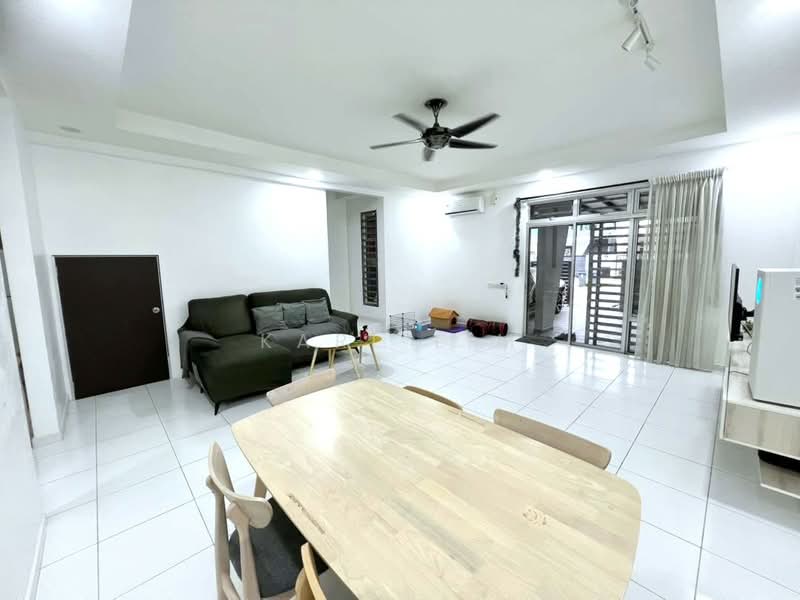Rumah Teres 2 Tingkat untuk Dijual di Setia Tropika (Johor Bahru) - Karl Lim - Living Room - PropertyGuru.com.my