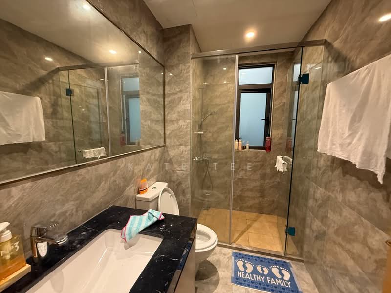 Service Residence for Sale at R&F Princess Cove Phase 1 - Kate Tee - Bathroom - PropertyGuru.com.my