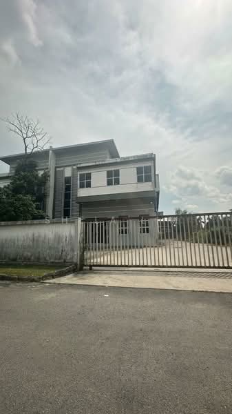 Cluster Factory for Sale in Taman Perindustrian Tropika (Ulu Tiram) - Shela Lim - Exterior - PropertyGuru.com.my