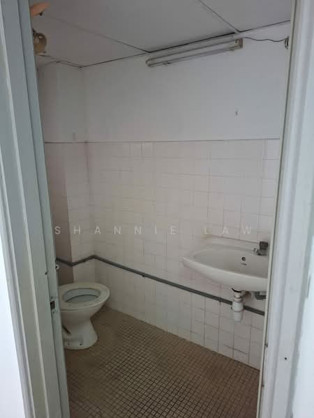 Apartment for Sale at Pinang 1B Gallery 1E - Shannie Law - Bathroom - PropertyGuru.com.my